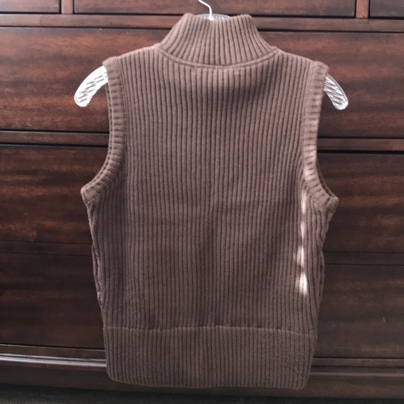 JJ Basics puffy vest with ribbed back - Large - Picture 2 of 6